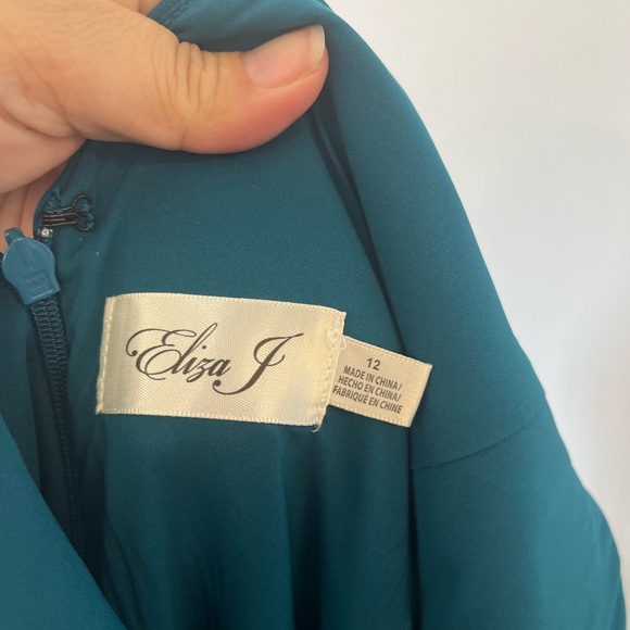 NWT Eliza J Blue Formal Cascading Ruffle Gown With Front Slit Size 12 - Picture 6 of 8